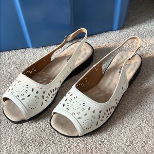 Comfortview White Cutout Slingback Sandals